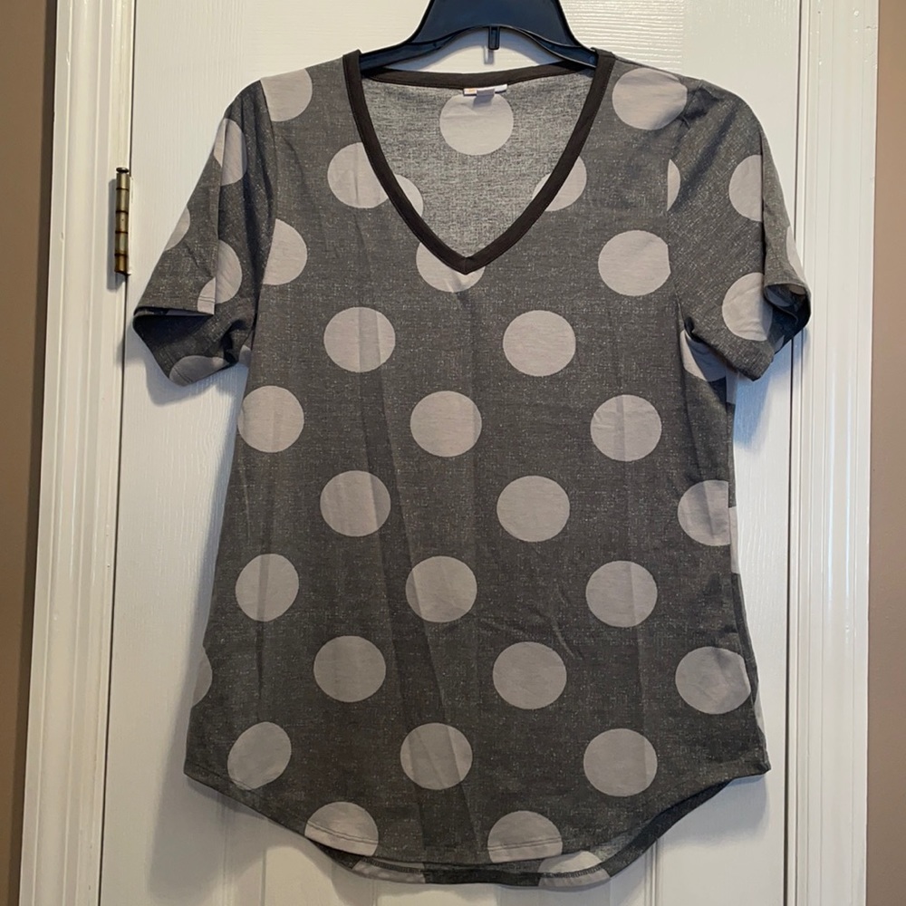 2/$22 LuLaRoe Short Sleeve V-Neck Top. Size Medium.